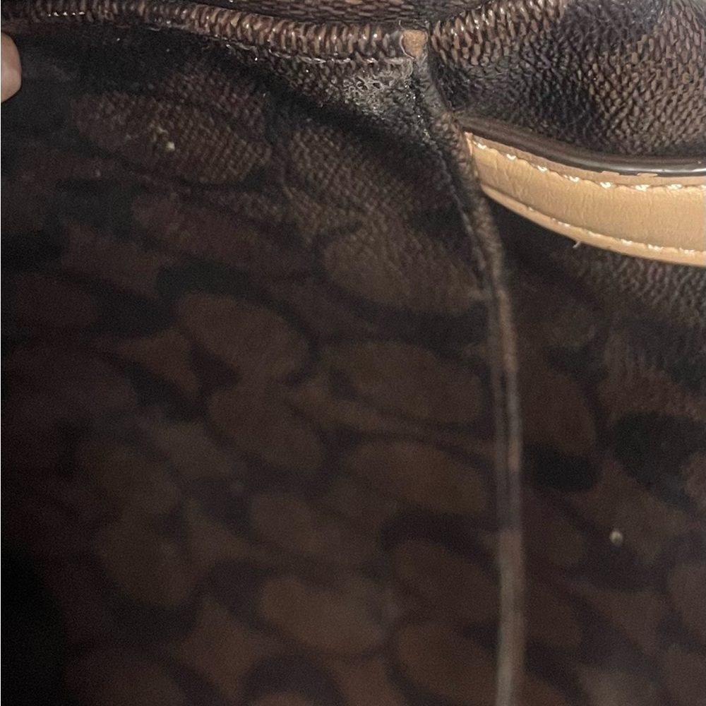 💼Coach Peyton Signature Pocket Tote Brown Canvas Tan Leather Trim
🌵 Description - Picture 13 of 15